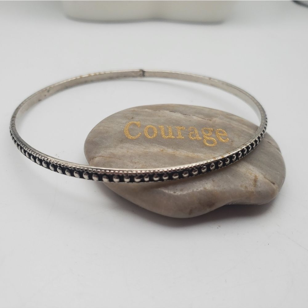Raised edge bumpy bracelet silver tone‎